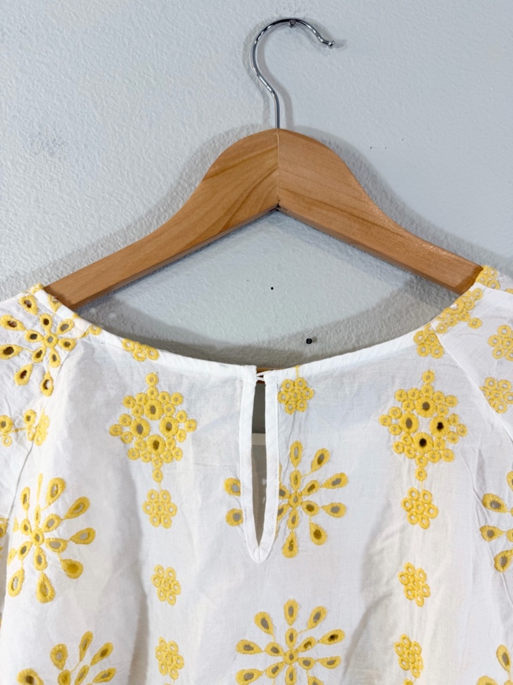 Given Kale White Yellow Eyelet Lace Blouse Size L Scallop Edge Summer Cotton - Picture 9 of 9